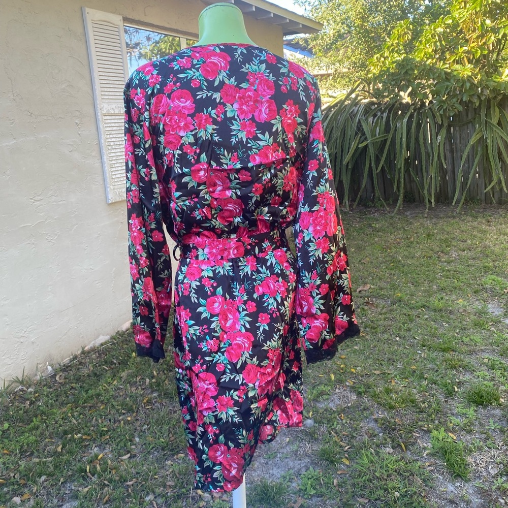 Pink Women’s Roses Floral Wrap Robe Size XL - Picture 6 of 8